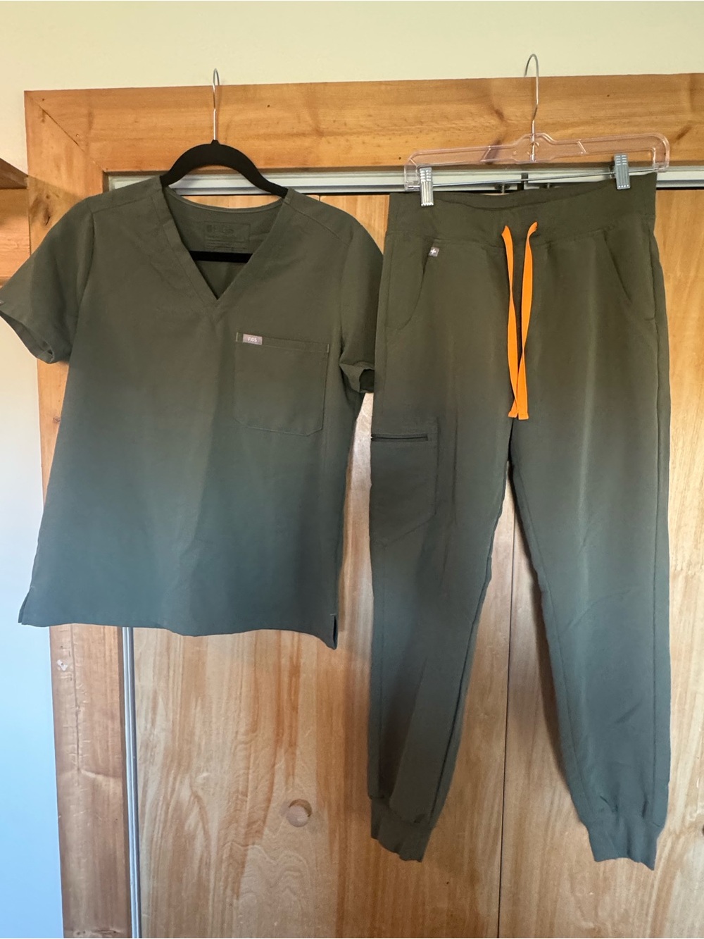 Figs Zamora jogger scrub pant. Catarina top.